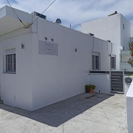 Tzoka'S Apartments Adámasz Kültér fotó